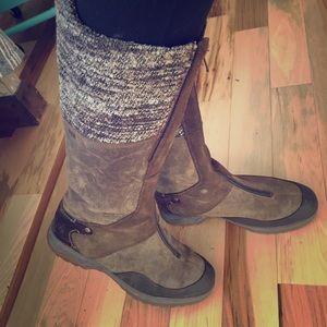Merrell light weight winter boots with zipper